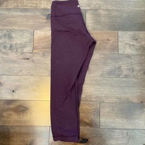 cropped LuluLemon yogas